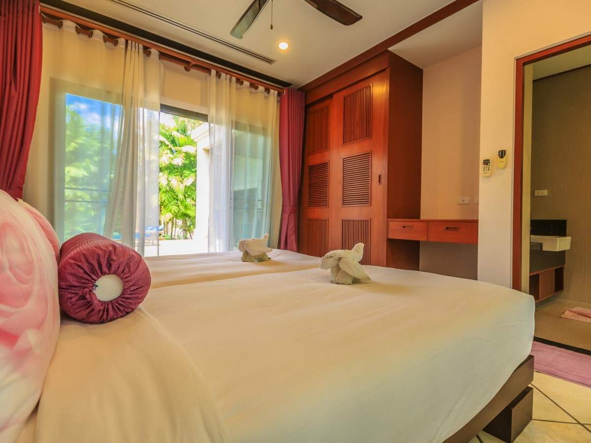 Rent villa Baan Bua Pattama Raas PTR 04, Thailand, Phuket, Nai Harn | Villacarte