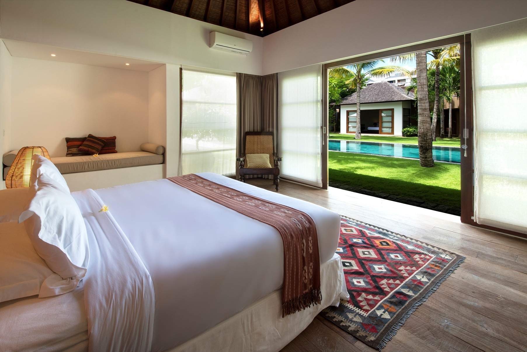 Rent villa Genevieve, Indonesia, Bali, Seminjak | Villacarte