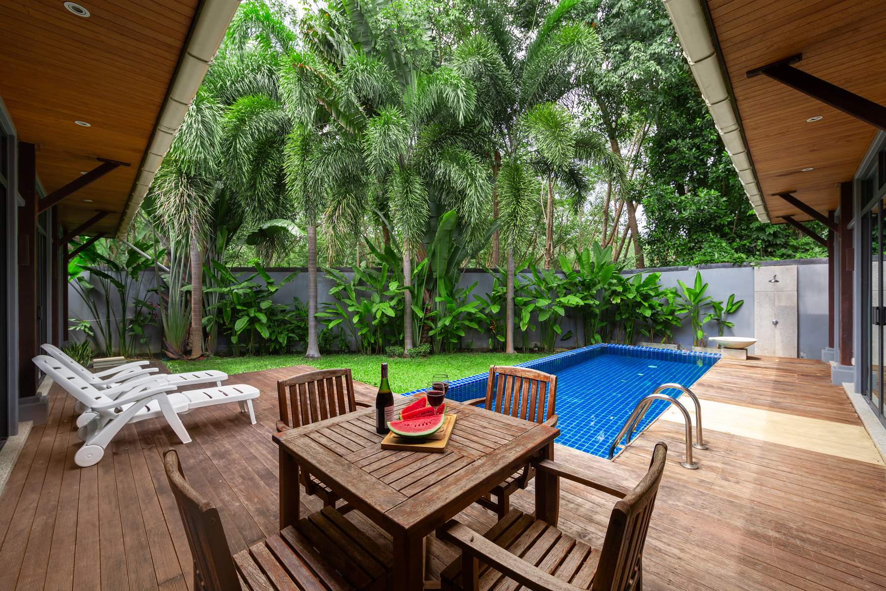 Rent villa Flores, Thailand, Phuket, Nai Harn | Villacarte