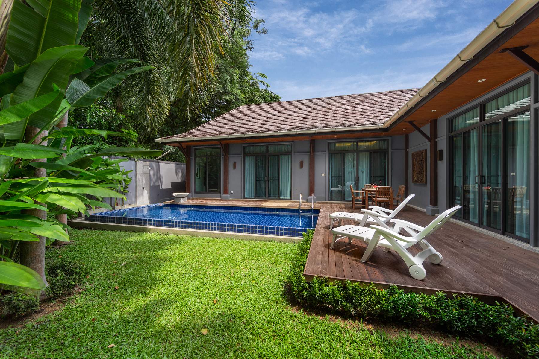 Rent villa Flores, Thailand, Phuket, Nai Harn | Villacarte