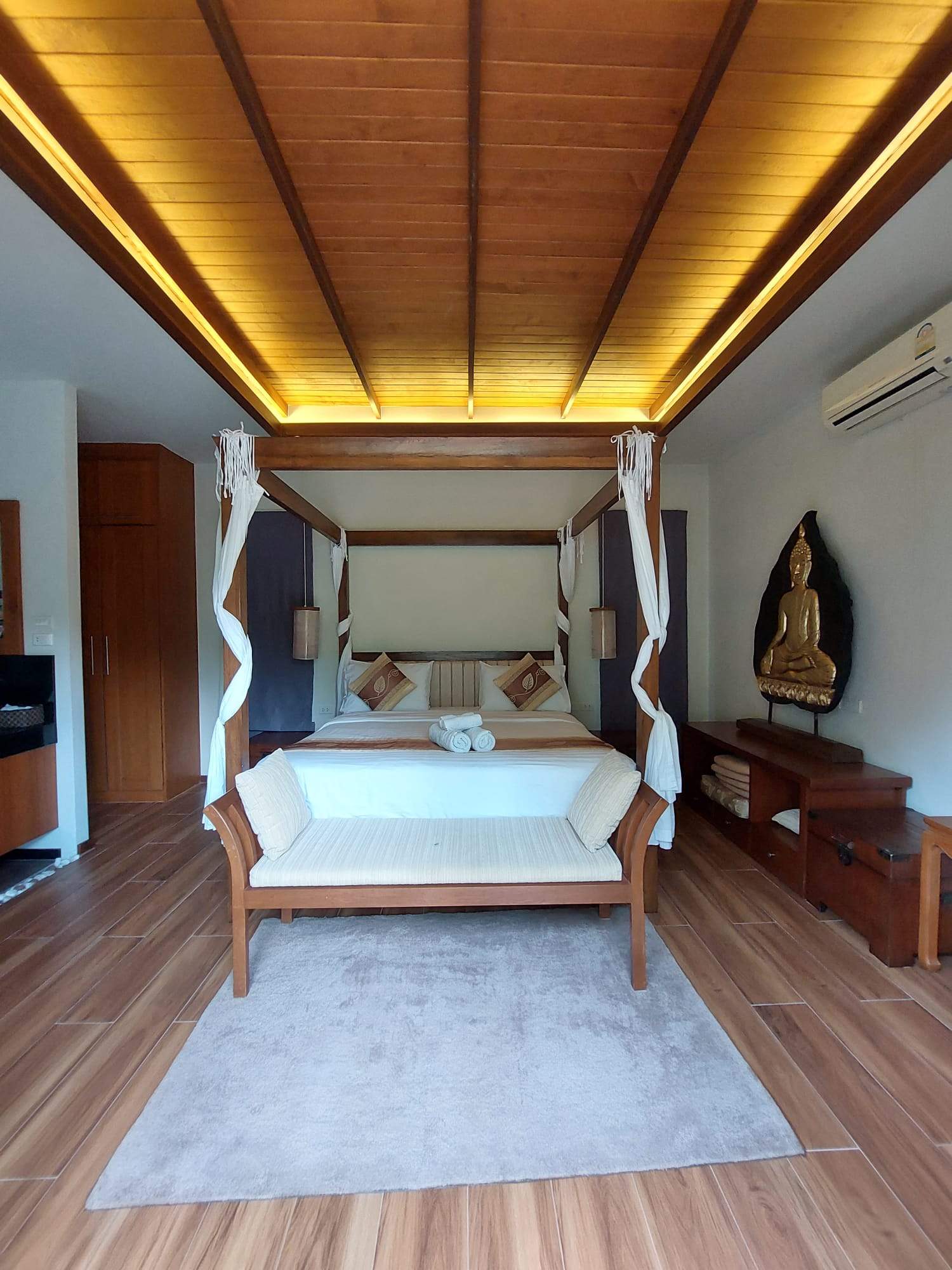 Rent villa Sun, Thailand, Phuket, Nai Harn | Villacarte