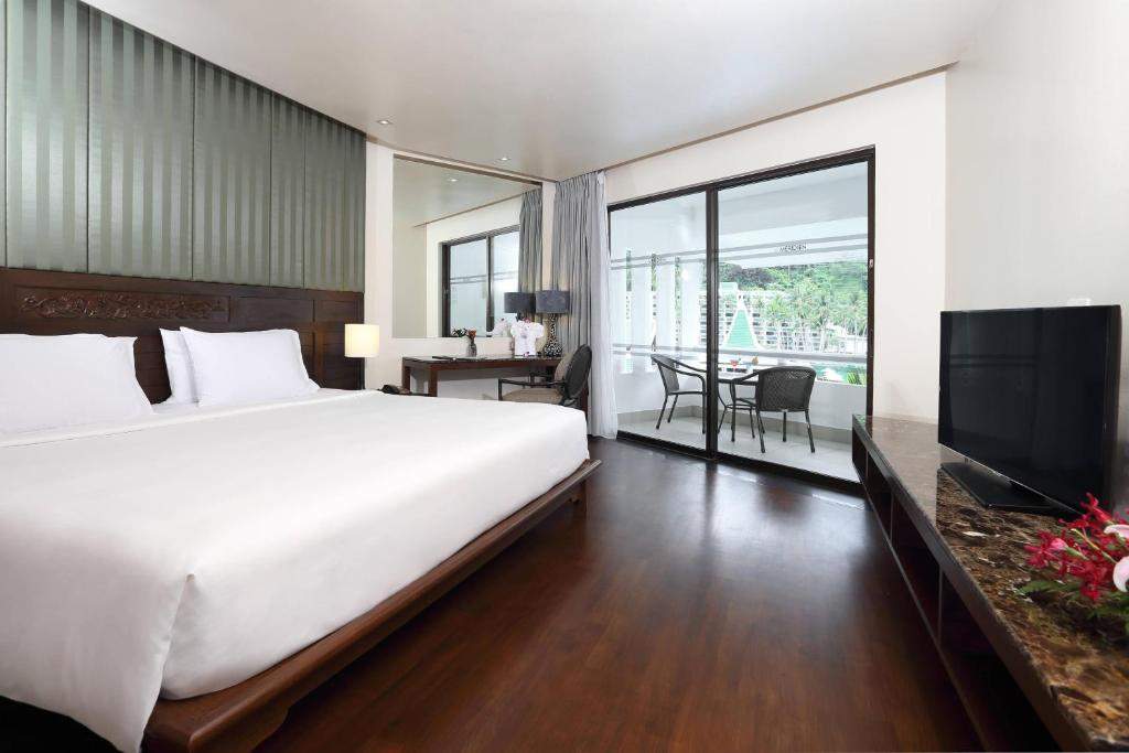 Rent apartments Oceanfront Delux Suite, Thailand, Phuket, Karon | Villacarte