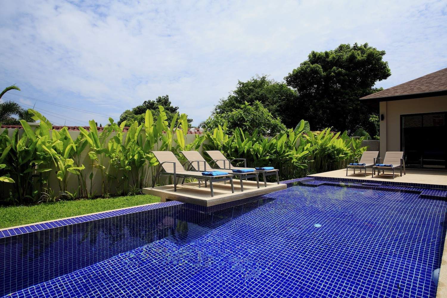 Rent villa Ruby, Thailand, Phuket, Nai Harn | Villacarte