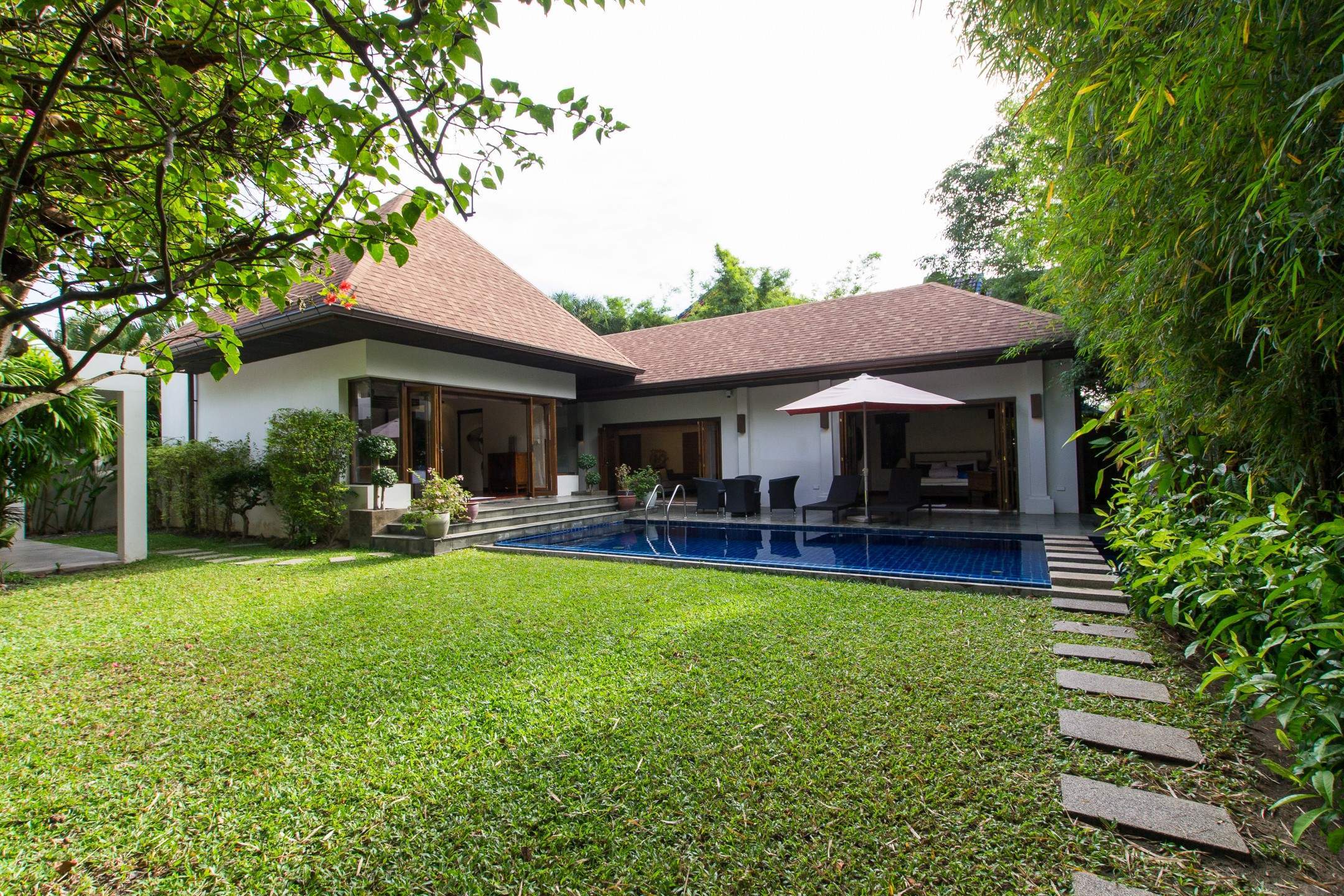 Rent villa Liya, Thailand, Phuket, Nai Harn | Villacarte
