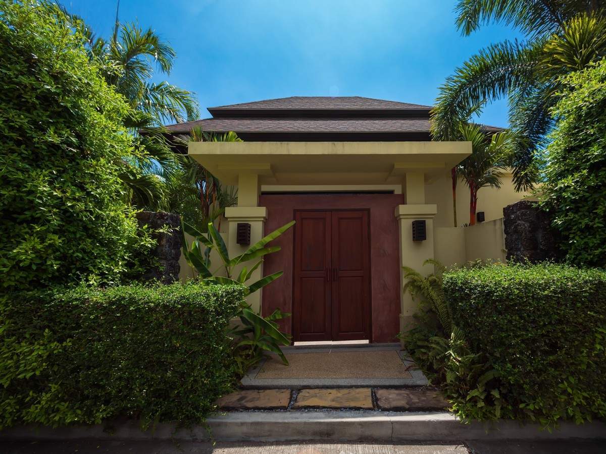 Rent villa Baan Bua Hoata, Thailand, Phuket, Nai Harn | Villacarte